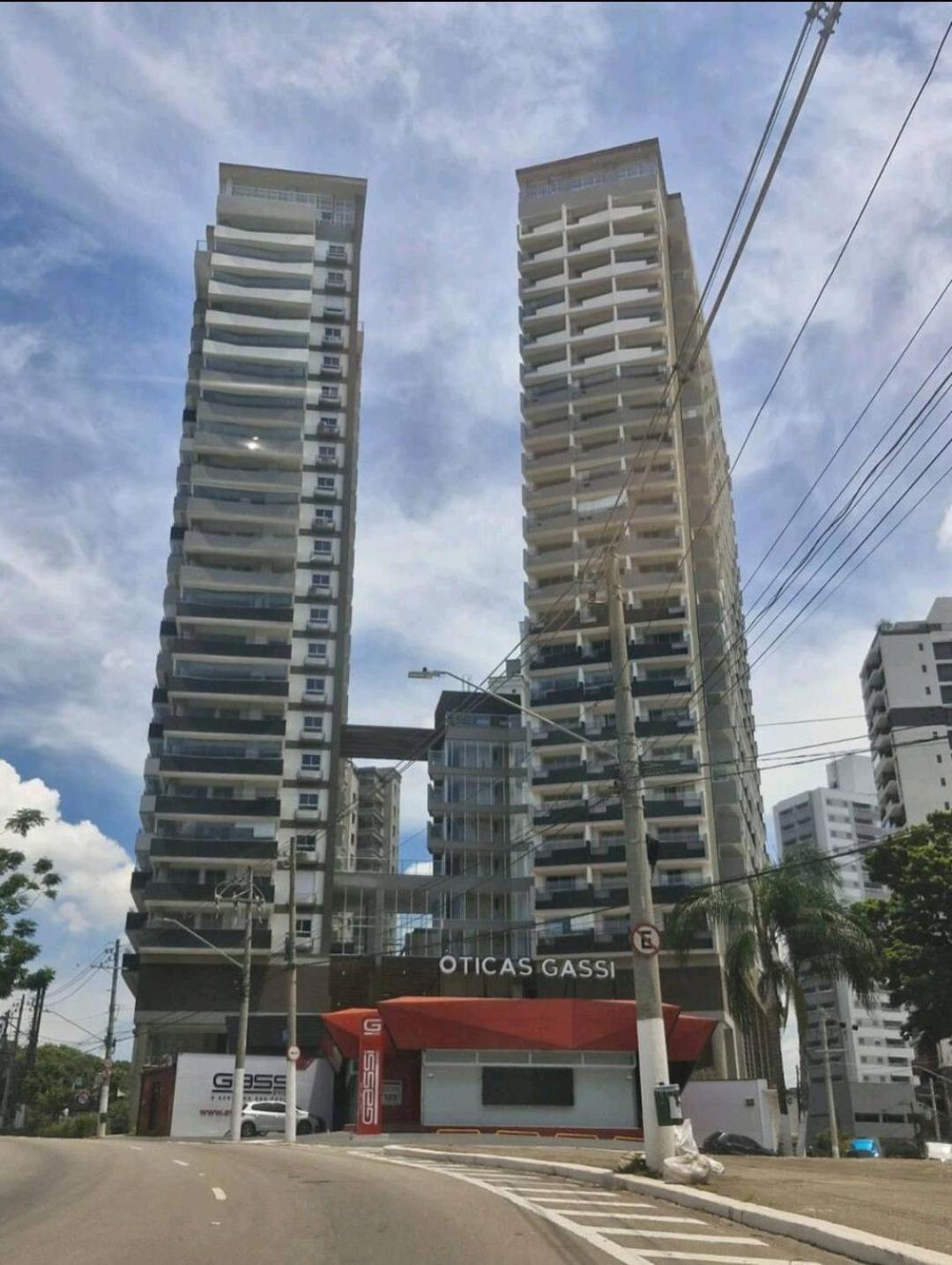 Perto De Pinheiros Com Estacionamento